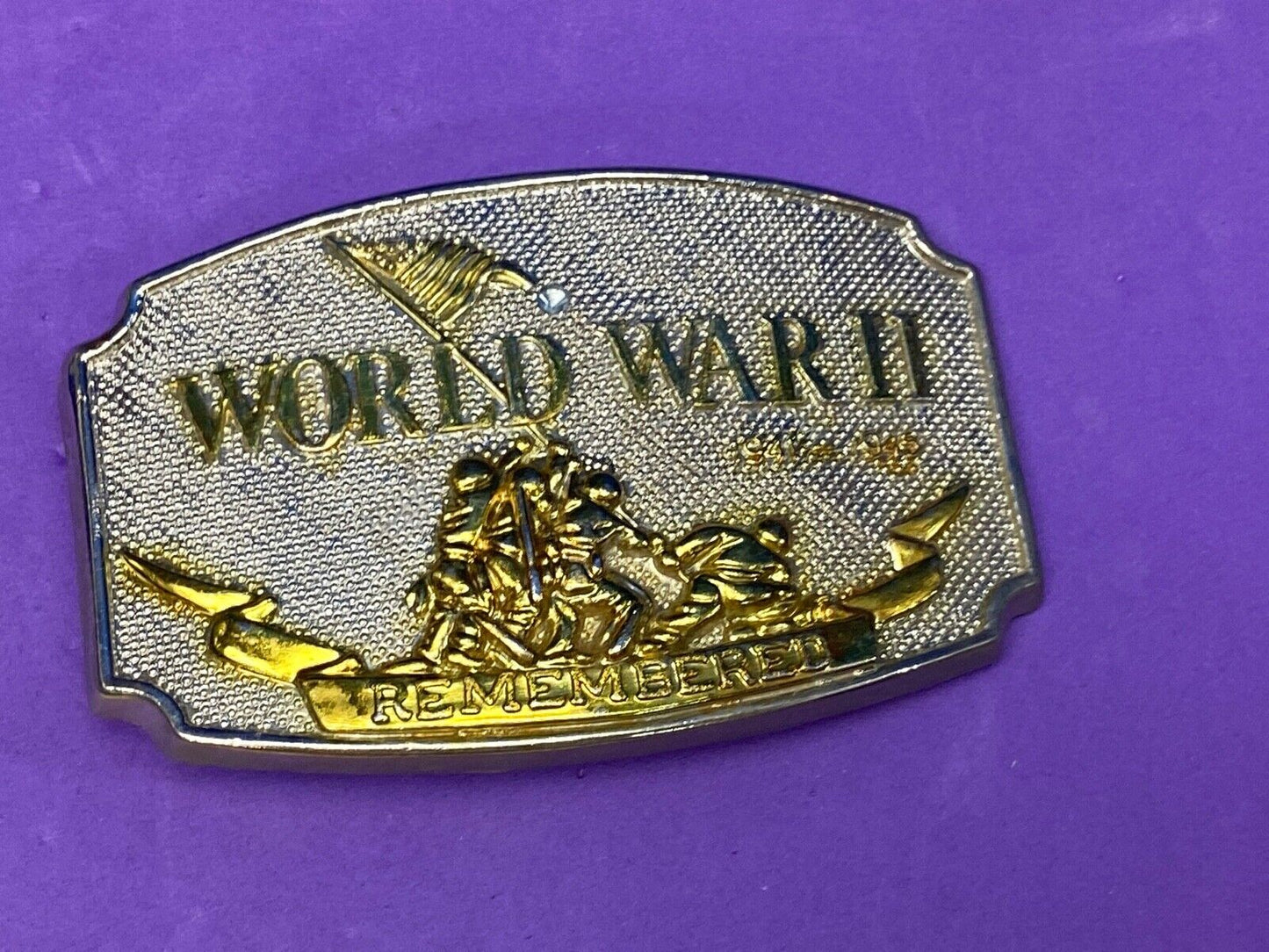 Vintage 1992 US American Wold War II 2 commemorative tribute belt buckle