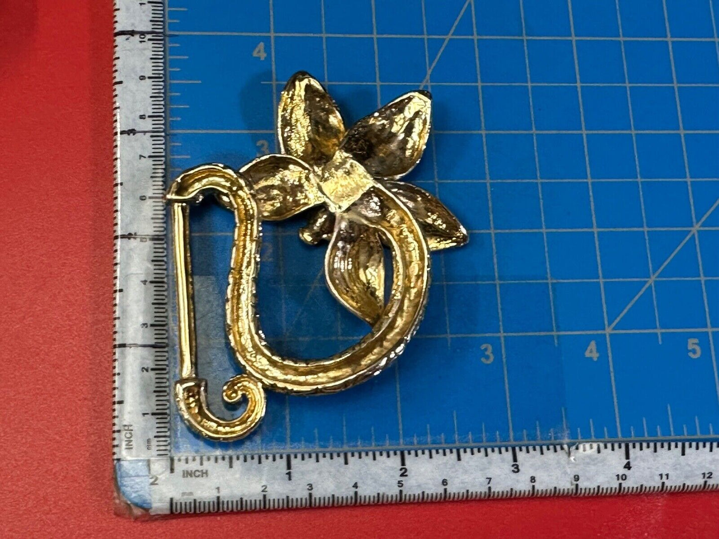 Beautiful flower cutout jeweled brushed enamel cutout belt buckle