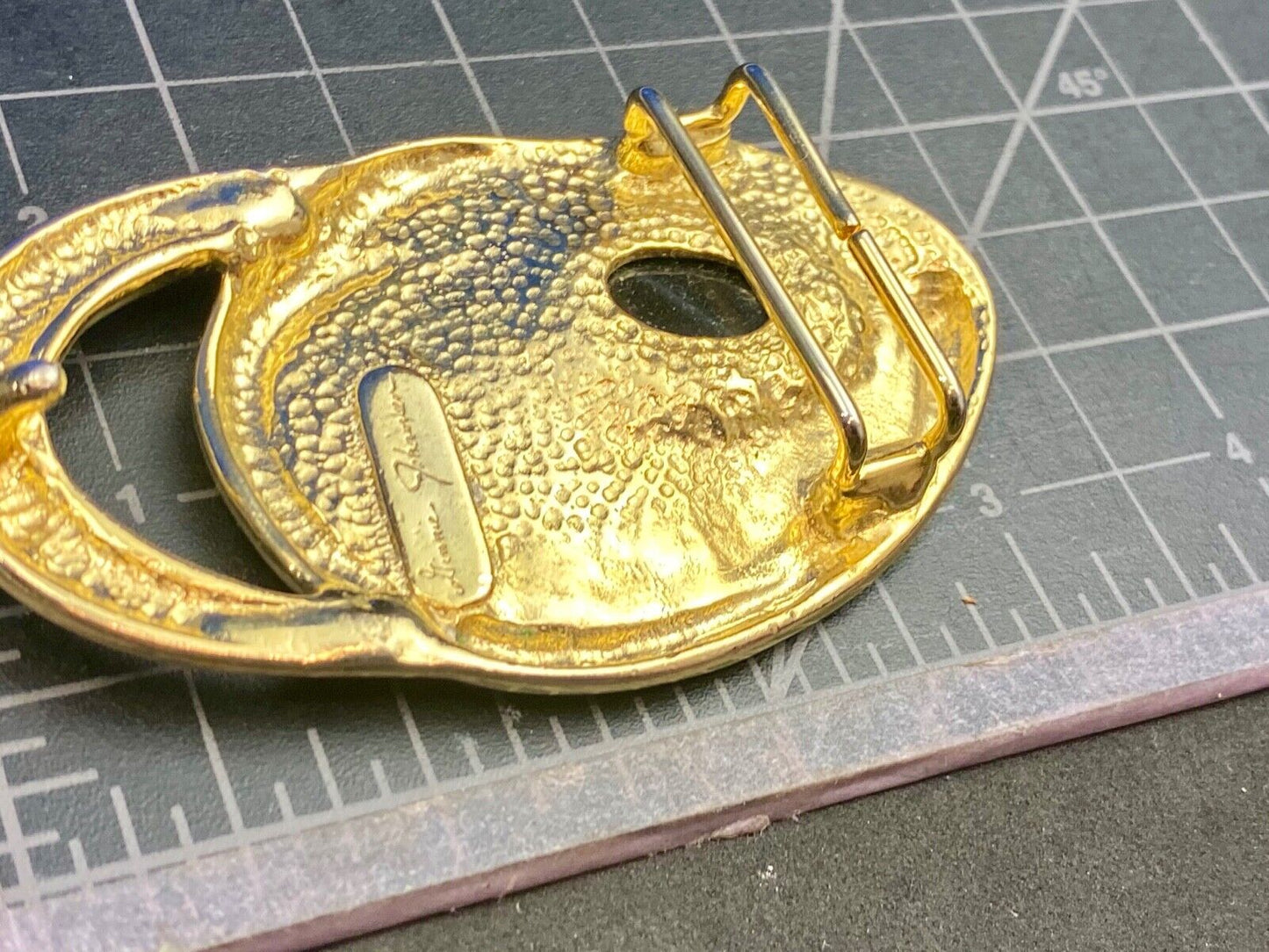 VINTAGE ABSTRACT ARTWORK GOLD TONE BACK CENTERPIECE BELT BUCKLE Ginnie Johnson