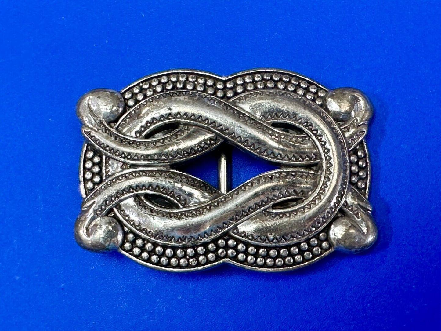 Vintage knot pattern see through silver tone belt buckle