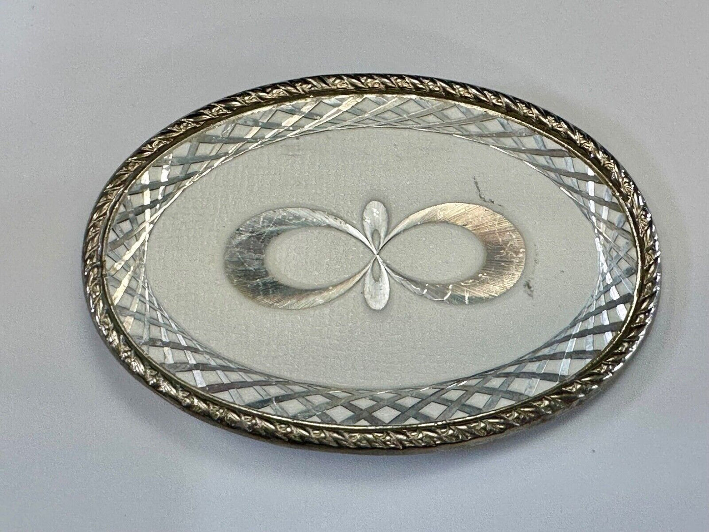 Vintage etched figure 8 pattern oval silver tone belt buckle