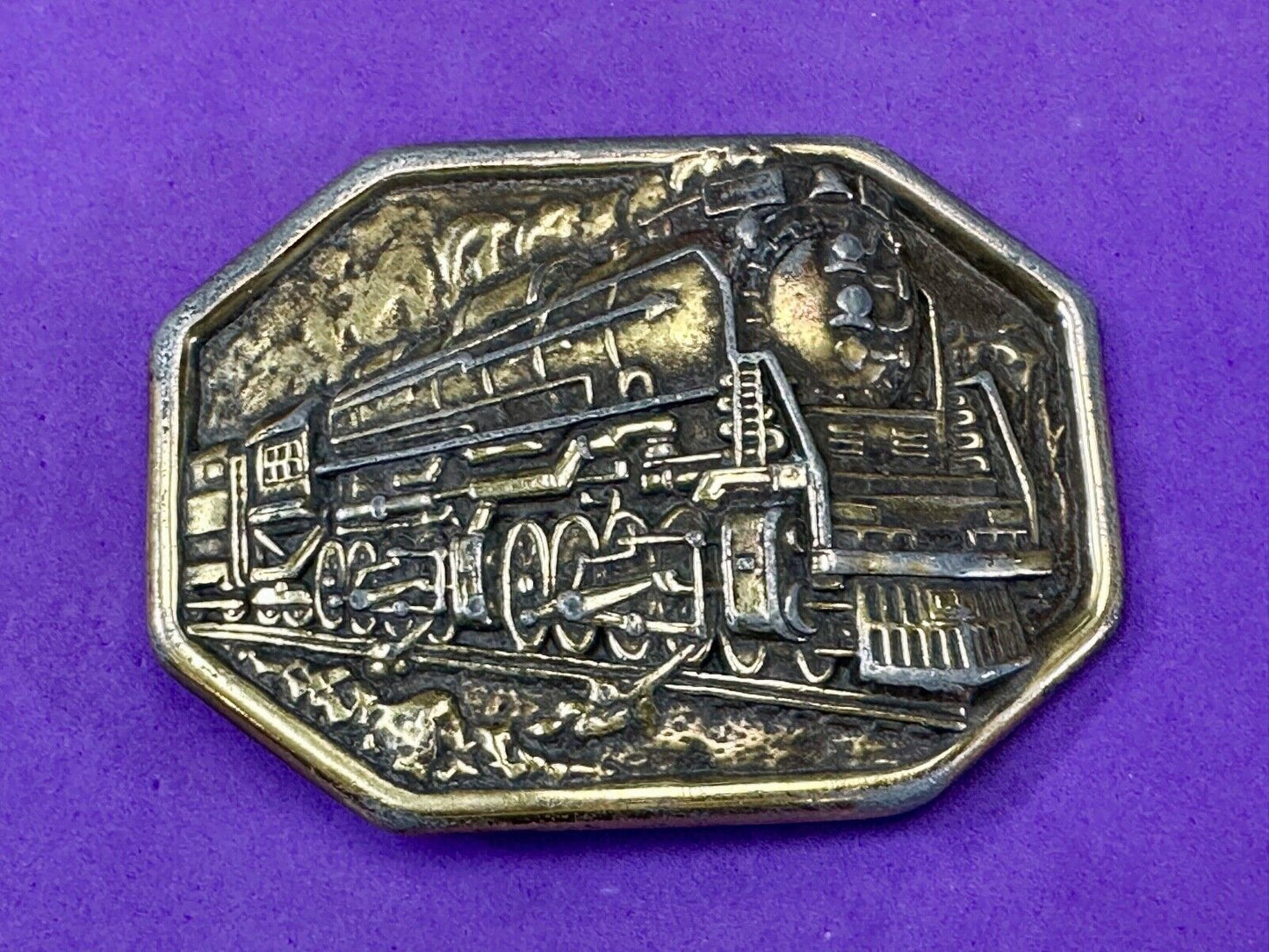 Train Engine Steam Locomotive RR collectors Vintage 70s belt buckle by Avon