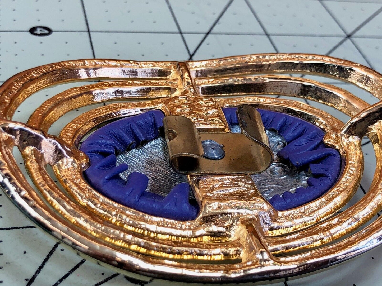Vintage Belt scarf Clip buckle unknown signature - gold tone rings, blue center