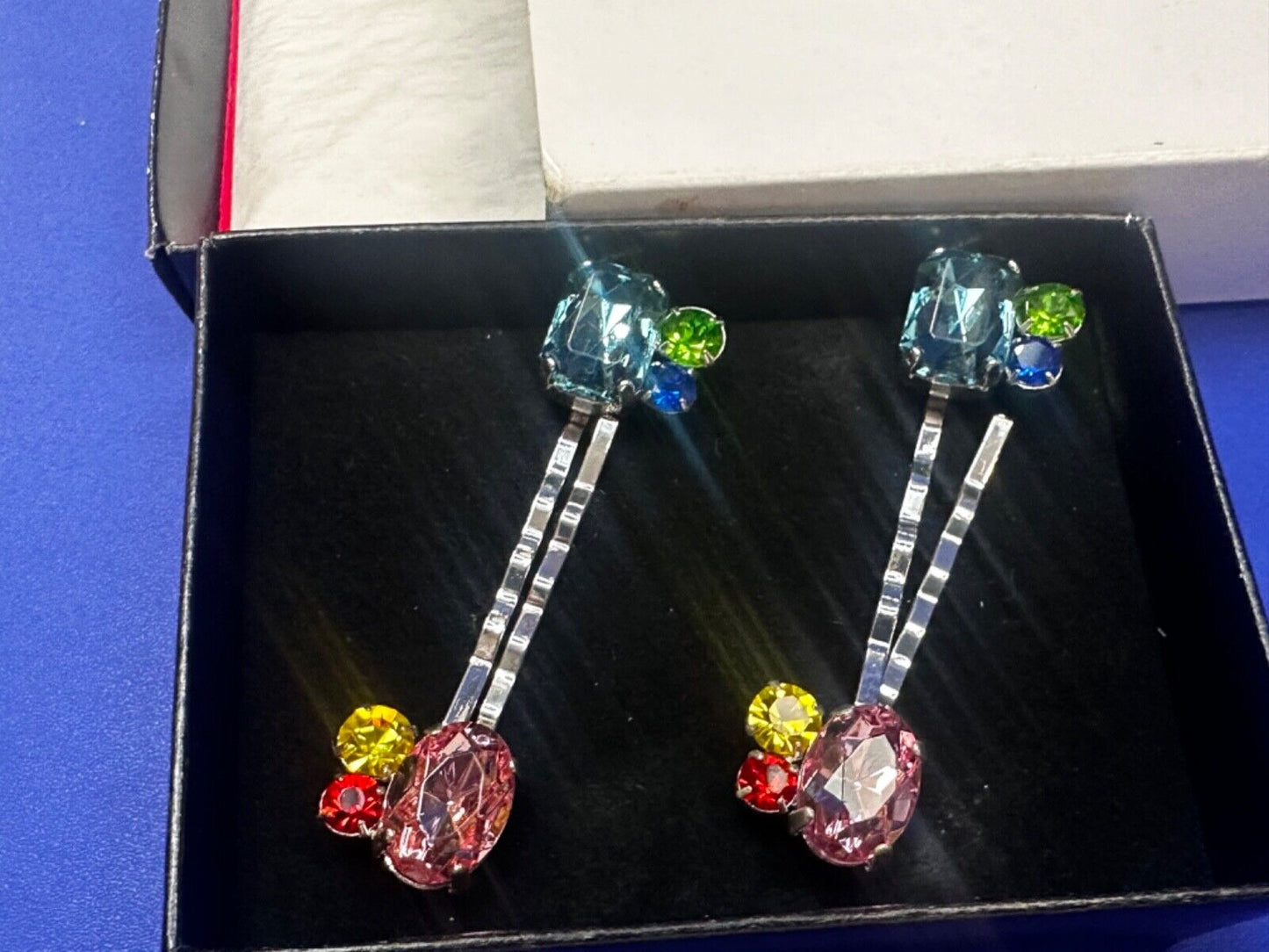 Avon Hair Barrett's 2012 Presidents Club NOS Dual Pair Set of 4 NOS Pins