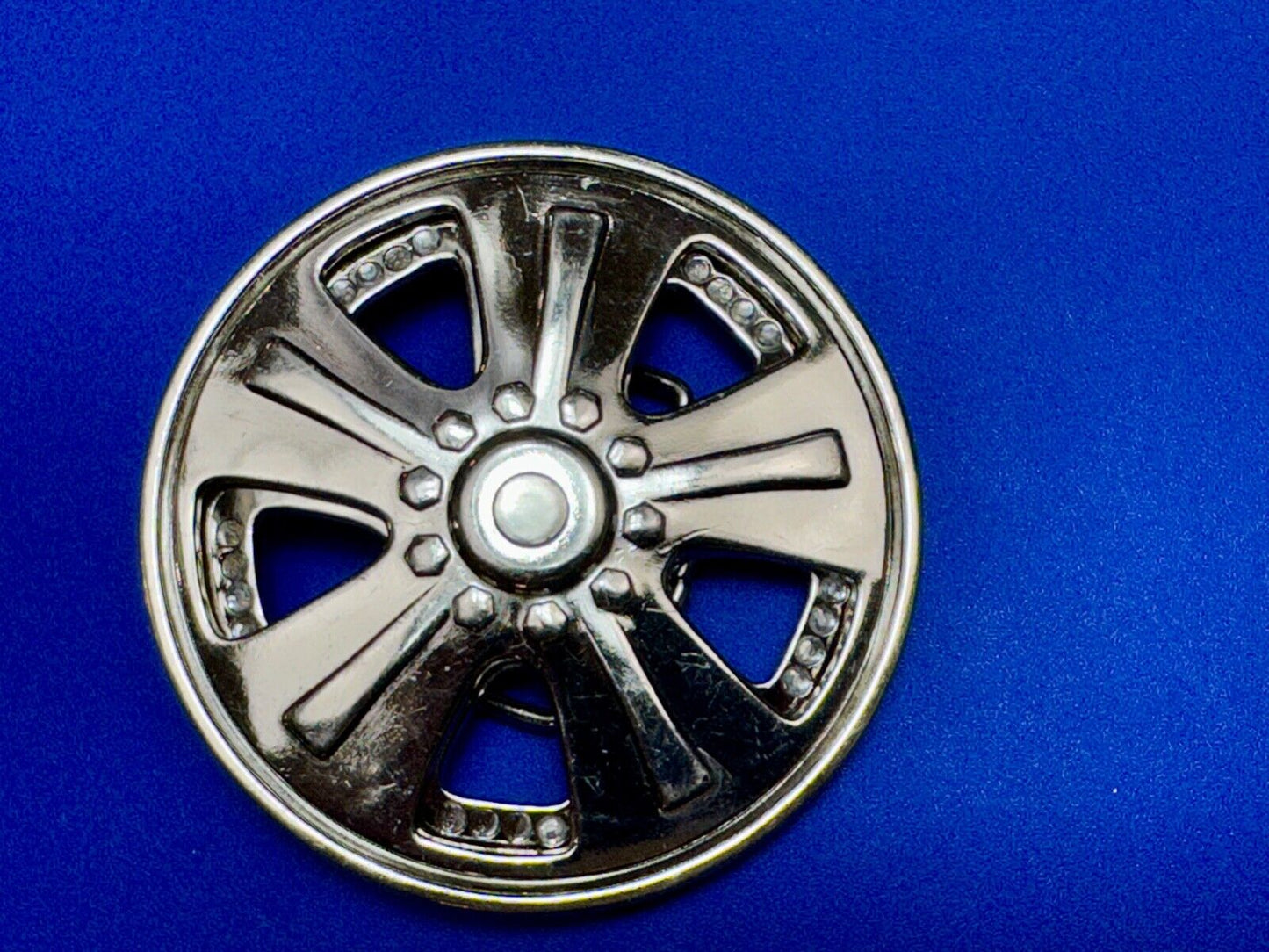 Tricked out Car Wheel Tire Rim silver color SPINNER moving belt buckle