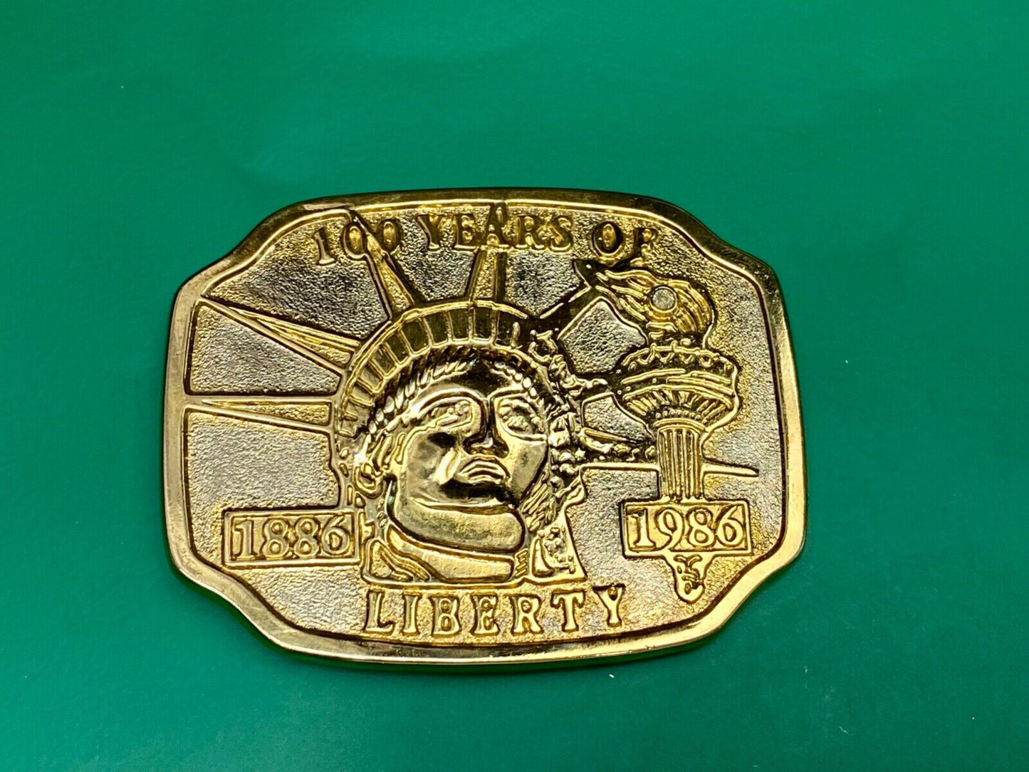 Vintage 1984 **STATUE OF LIBERTY** 100 YEARS OF - Commemorative belt buckle