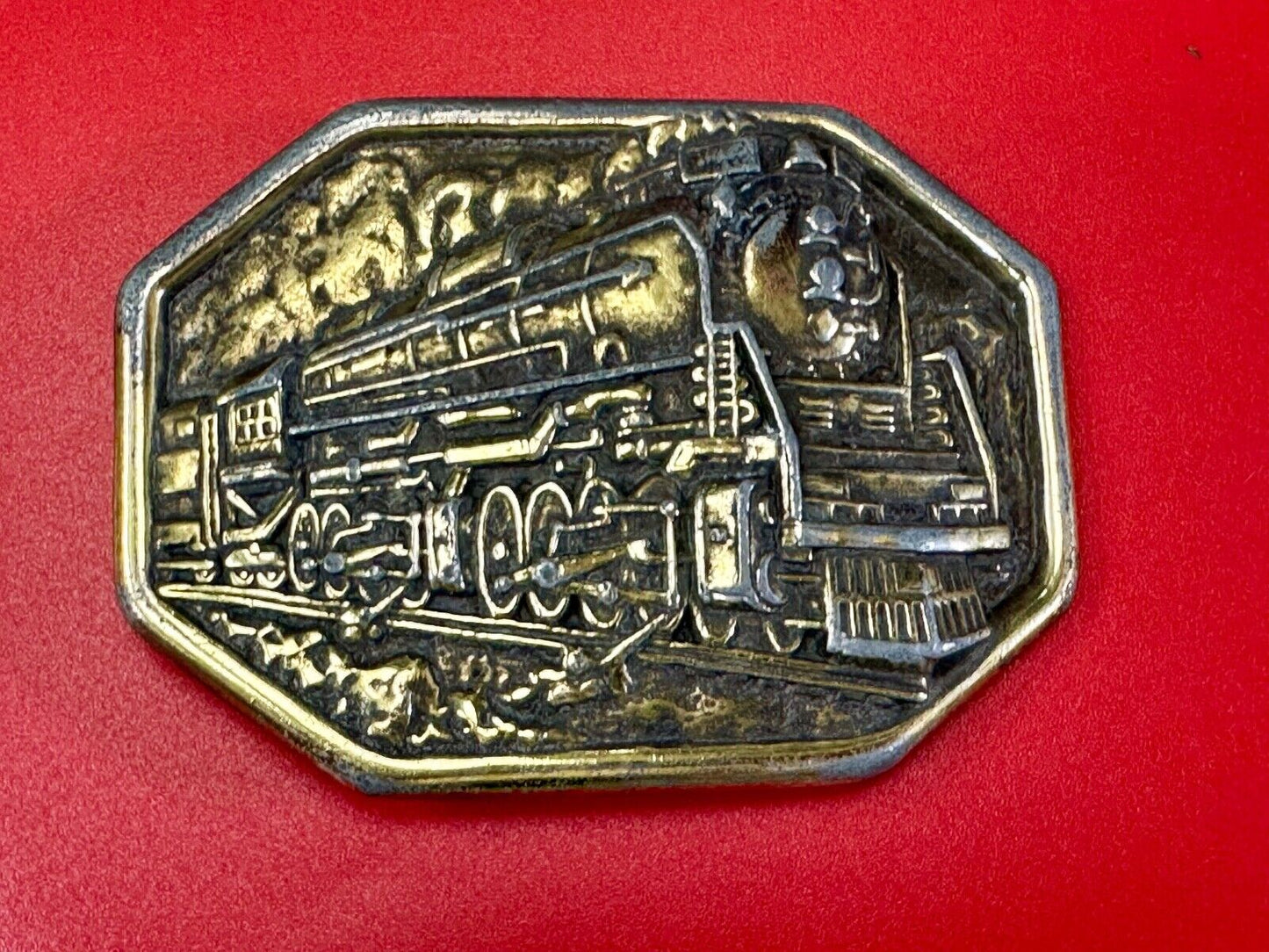 Train Engine Steam Locomotive RR collectors Vintage 70s belt buckle by Avon