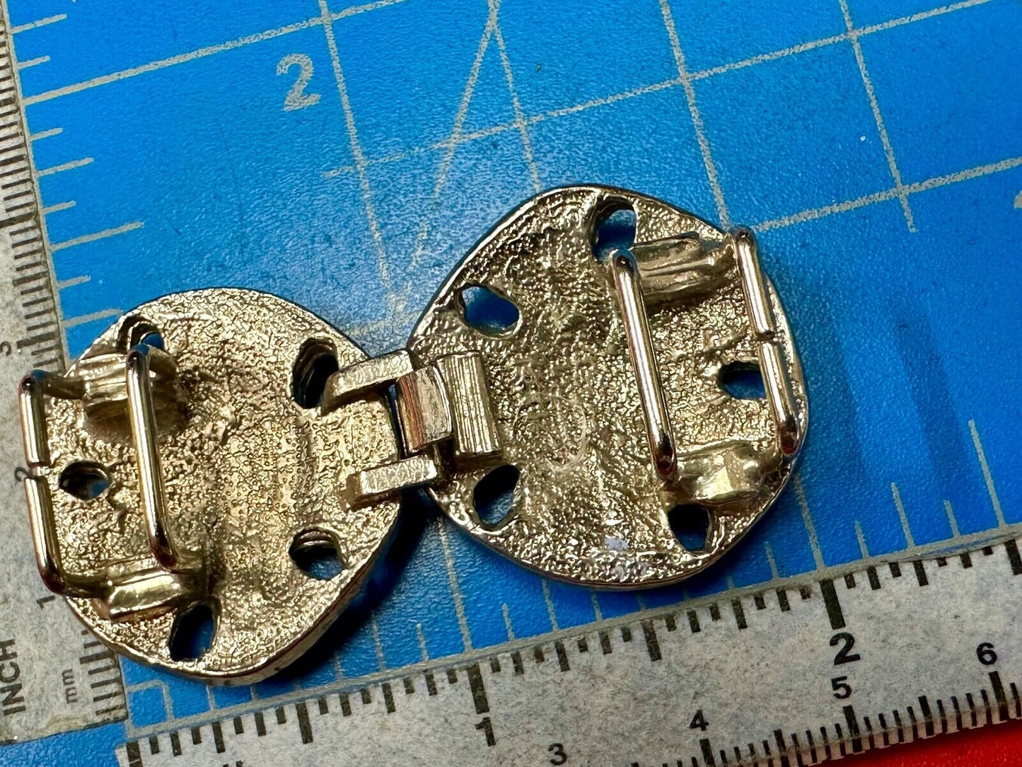 2" Sand Dollars - Vintage Two-piece interlocking gold tone belt buckle