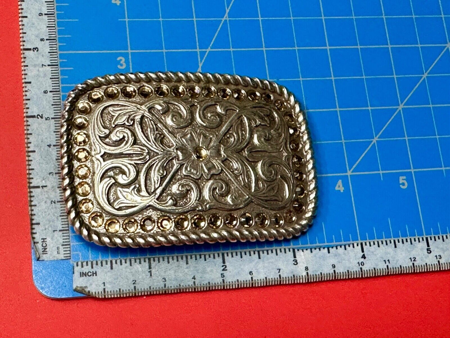 Beautiful western cowgirls rectangular belt buckle w/ Rhinestone boarder