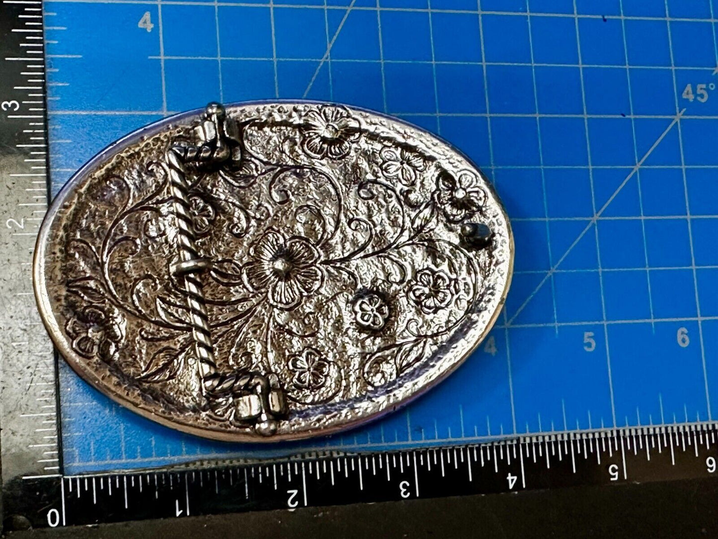 Beautiful Sparkling Rhinestone Accented Leaf Swirl Western Fashion Belt Buckle