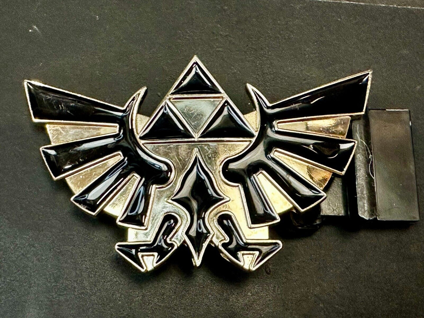 The Lengend of Zelda Twilight Princess Triforce Logo Belt Buckle TM2011 Nintendo