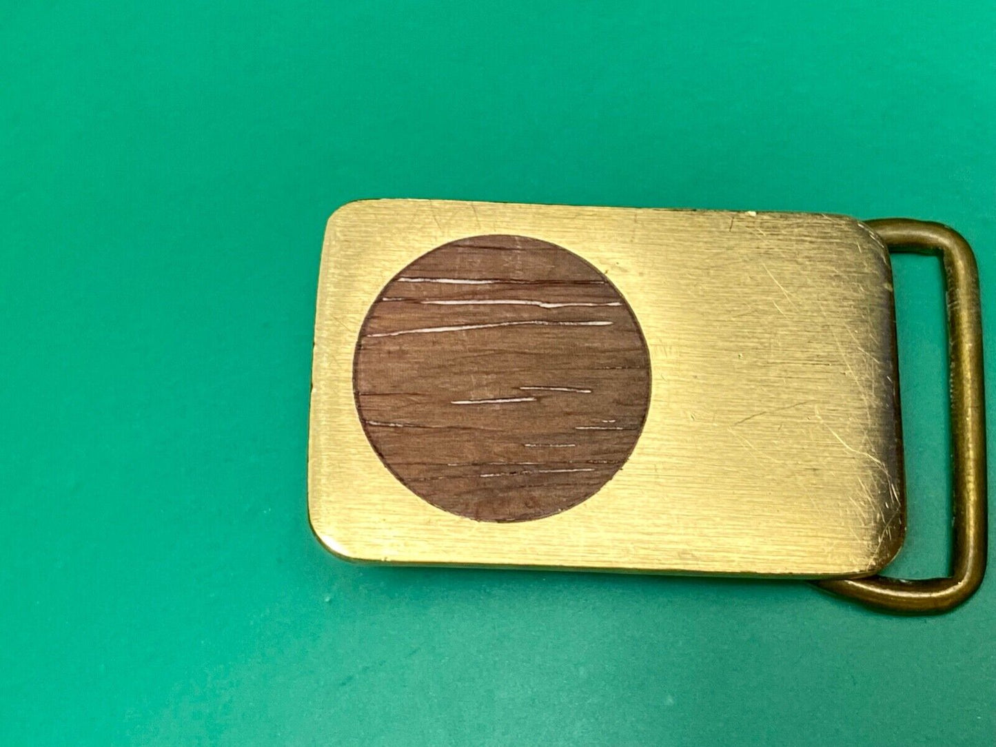VINTAGE 1979 *WOOD INLAID (ROUND SHAPE)* SOLID BRASS BTS BELT BUCKLE