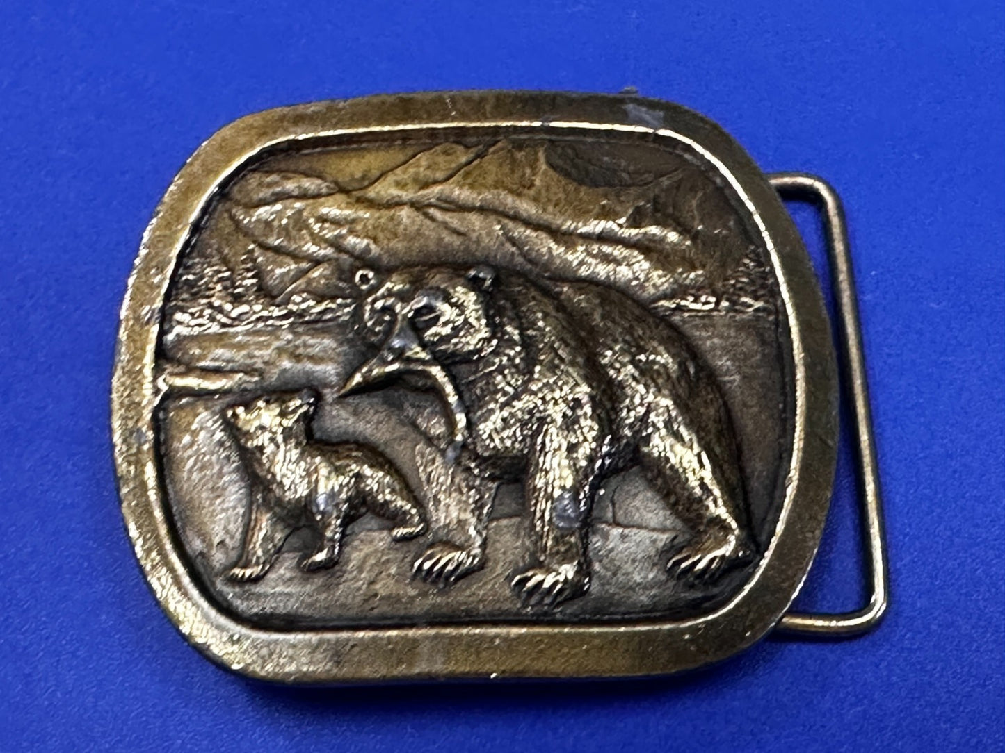 Bear with Cub Learn to Hunt Fish Mountain Scene 1976 Indiana Metal Belt Buckle