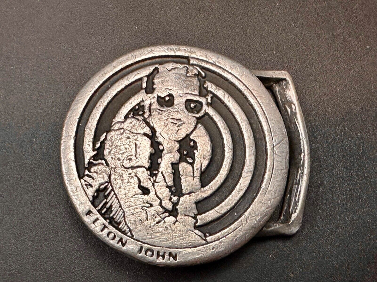 ***ELTON JOHN*** MUSIC SOUVENIR 1970's VINTAGE COMMEMORATIVE BELT BUCKLE