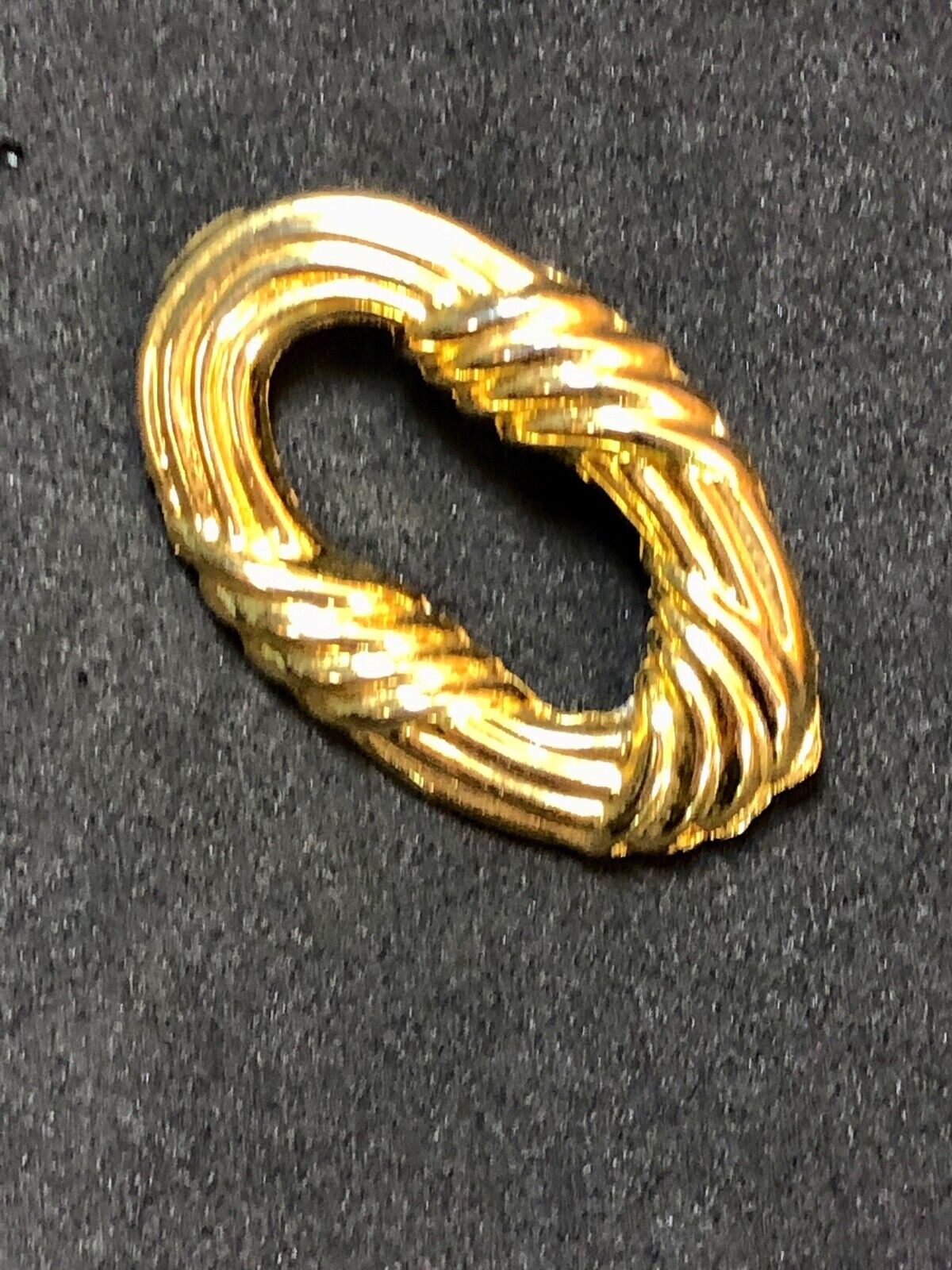 Vintage AAI signed Gold tone Circular Pendant brooch