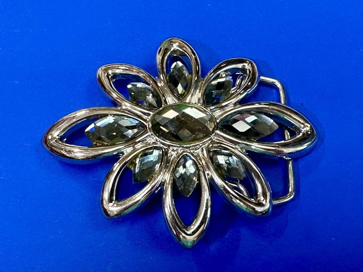Beautiful Flower theme cutout A240 rhinestone belt buckle
