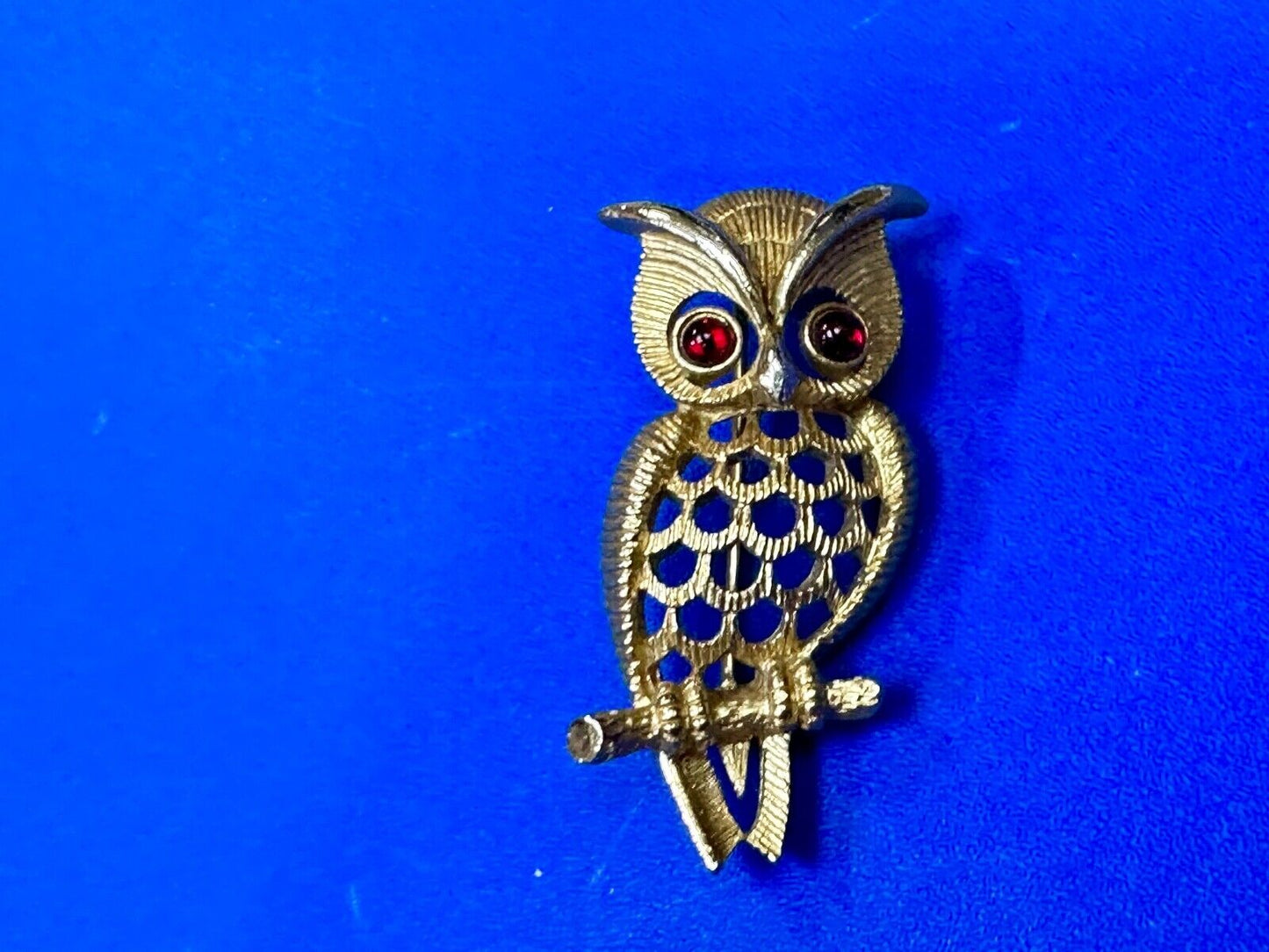 Avon Perched Owl Brooch Gold Tone Red Eyed Owl Pin