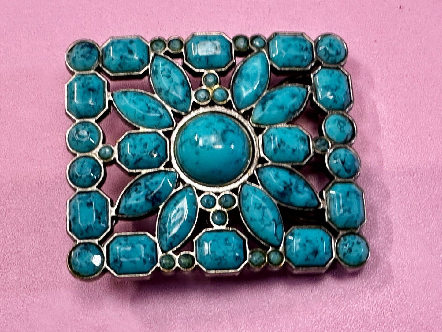 Beautiful Faux Flower Turquoise Stone Covered Hippie Vibe Western Belt Buckle