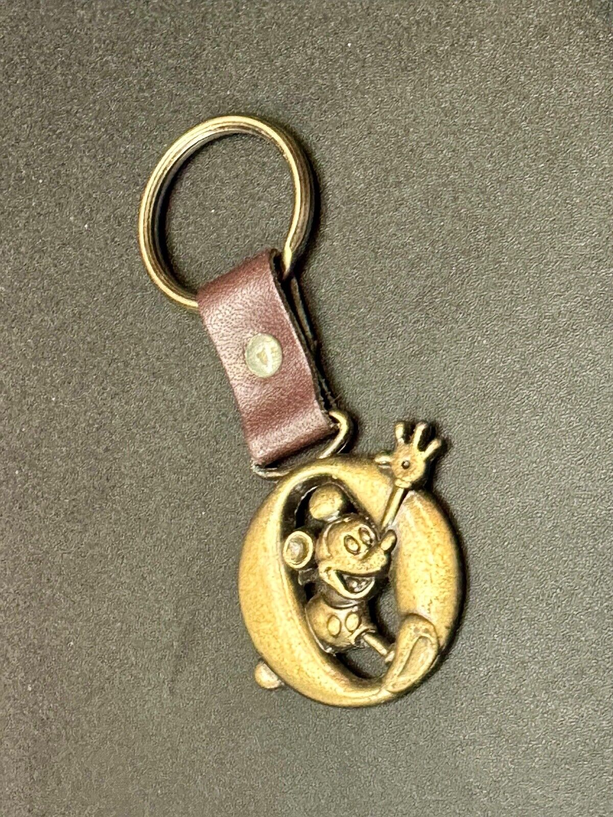 VINTAGE LETTER INITIAL O MICKEY MOUSE DISNEY KEYCHAIN BRASS and LEATHER FOB