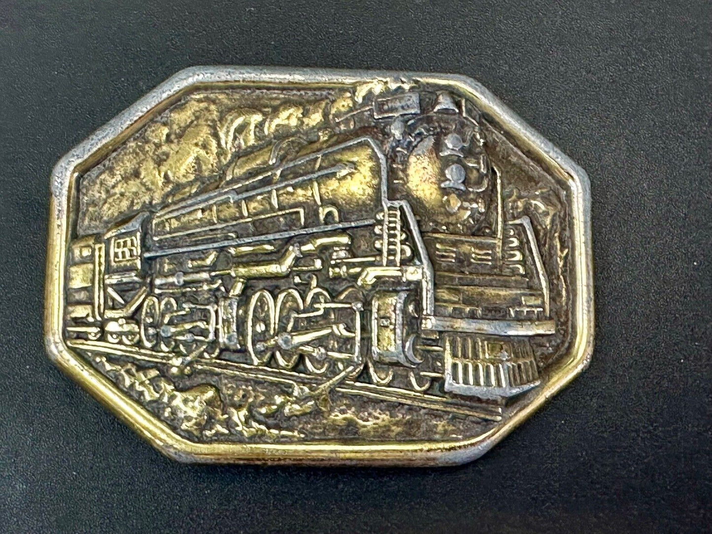 Train Engine Steam Locomotive RR collectors Vintage 70s belt buckle by Avon