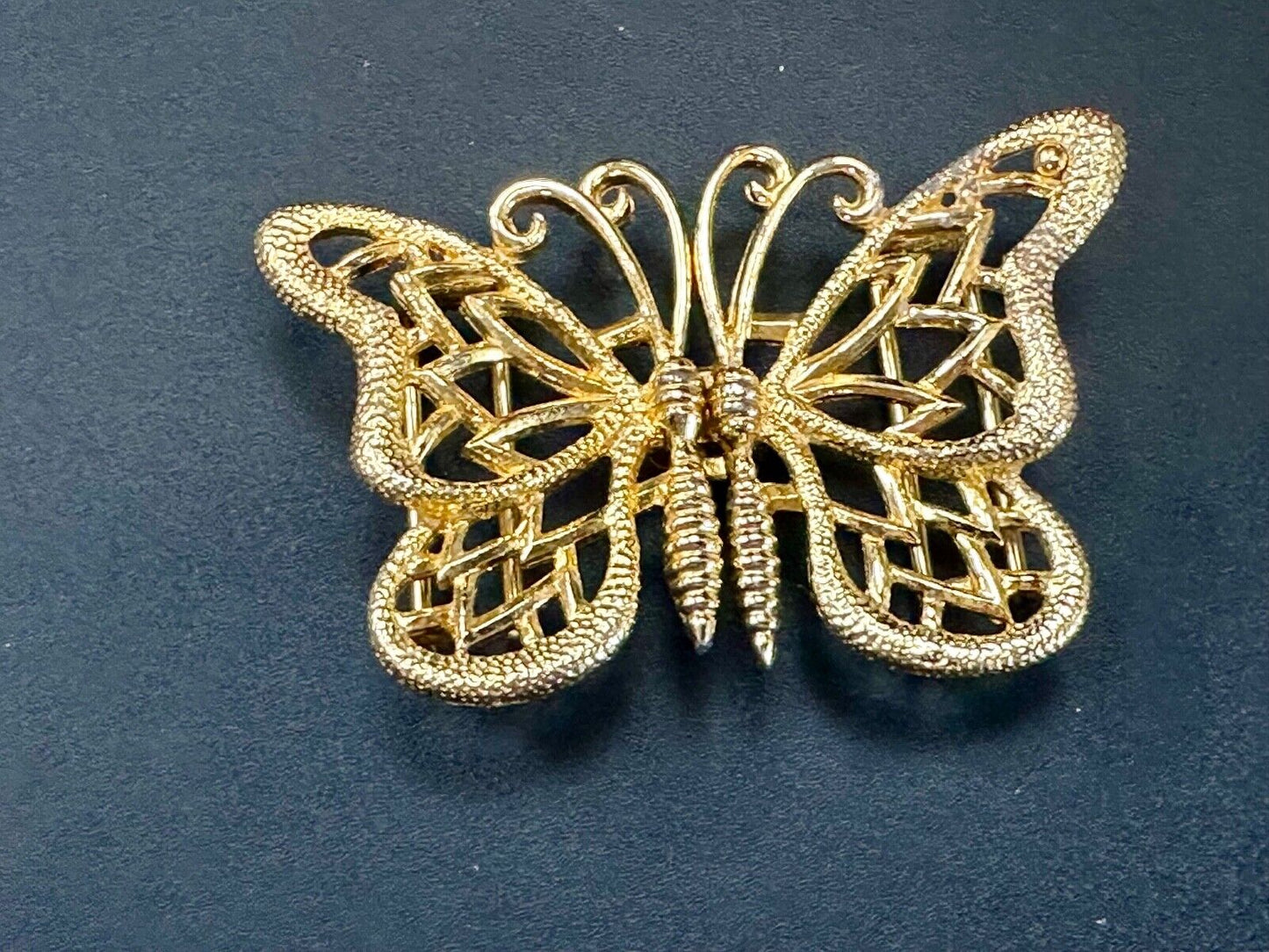 Beautiful BUTTERFLY gold tone two-piece interlocking Mimi Di N 1976 belt buckle