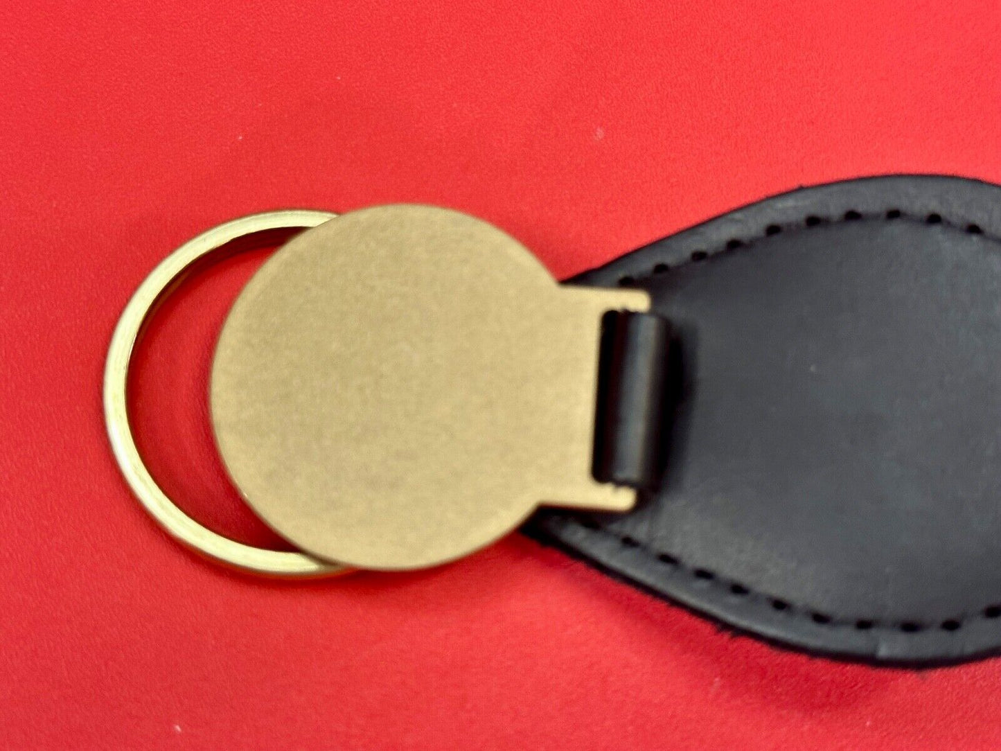 unknown to me! Leaf emblem logo gold tone Keychain - Key Fob Ring Chain