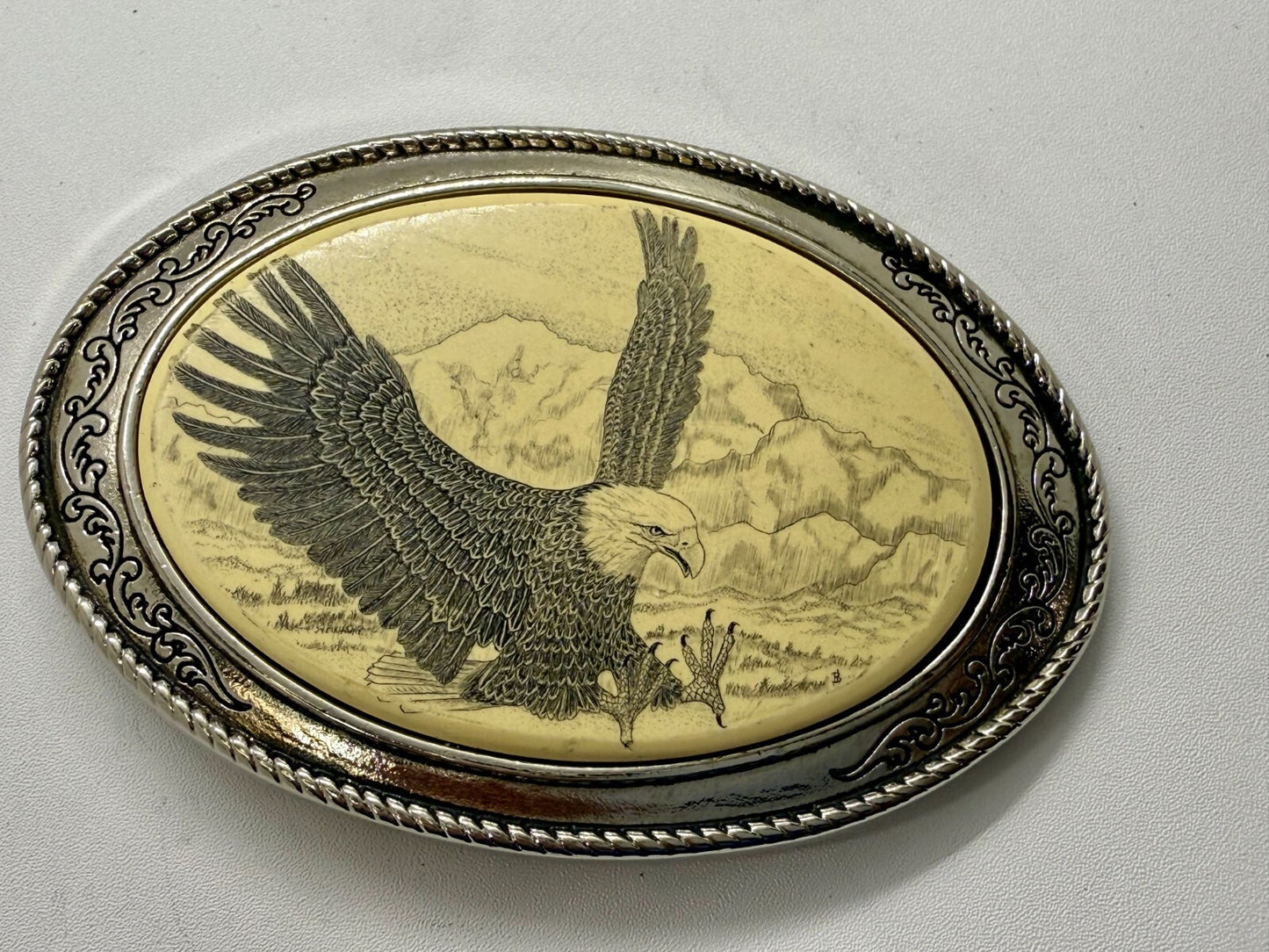 Bald EAGLE Spreading Wings Wildlife Scenery Scrimshaw Style Barlow Belt Buckle
