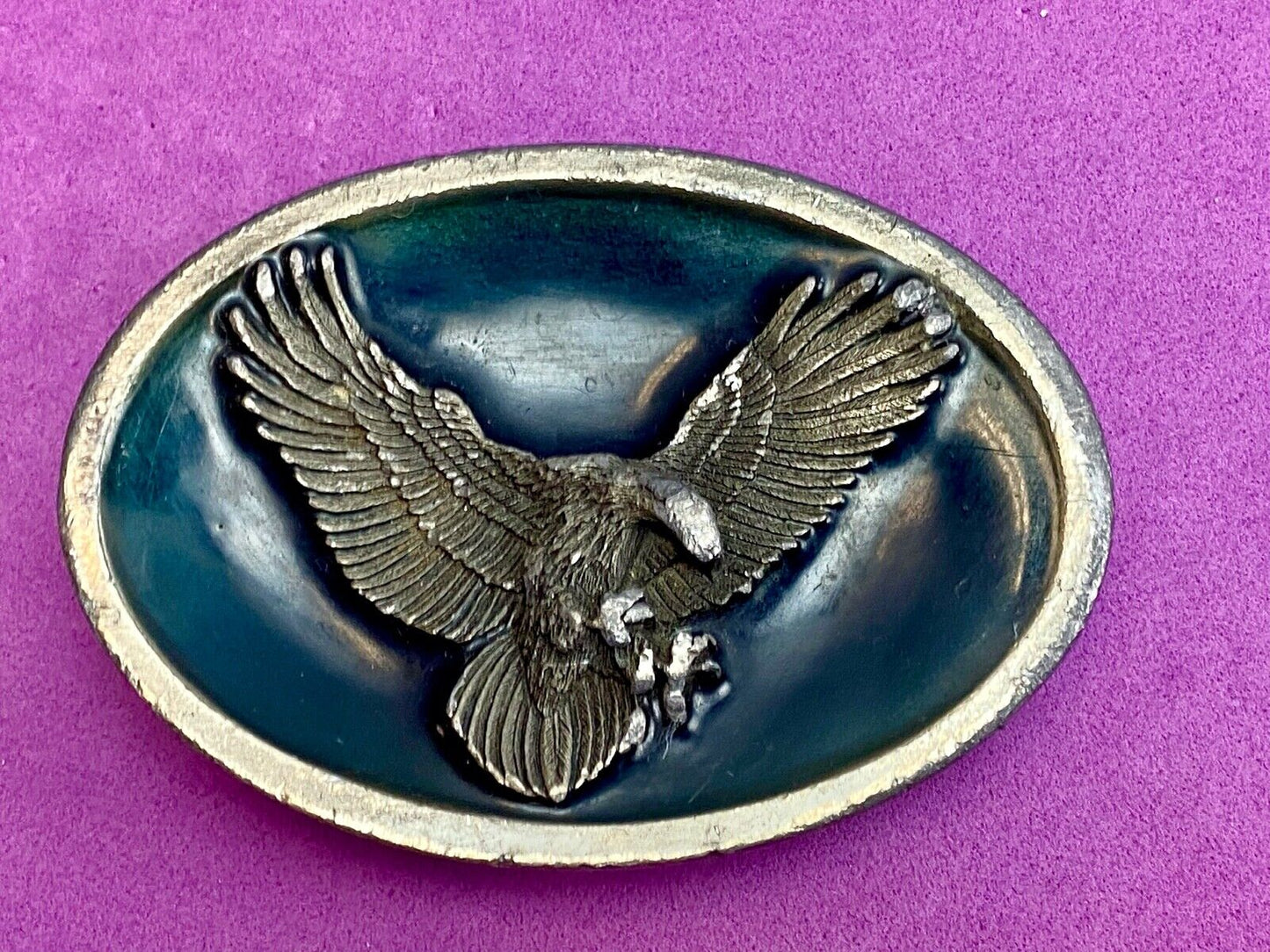 Vintage 1988 EAGLE FLYING HUNTING LANDING 3D BERGAMOT BUCKLE CO MAKER Z-45