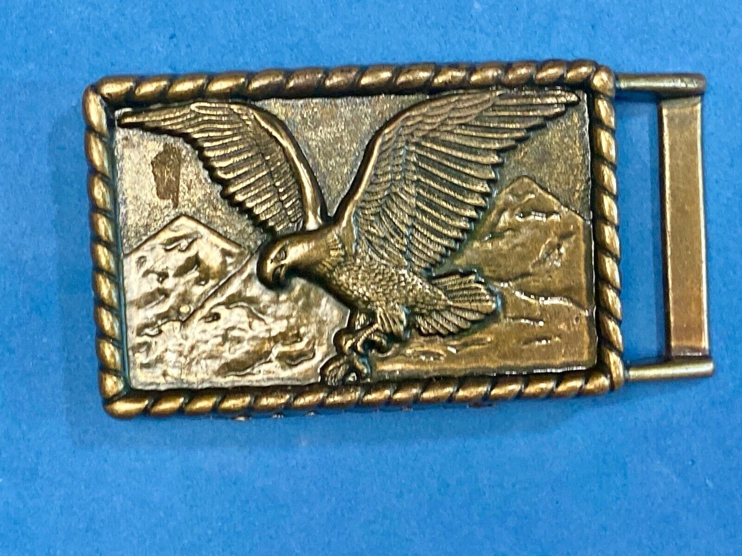 Vintage Soaring Flying Eagle Flying Brass Tone Belt Buckle Mountains Talons