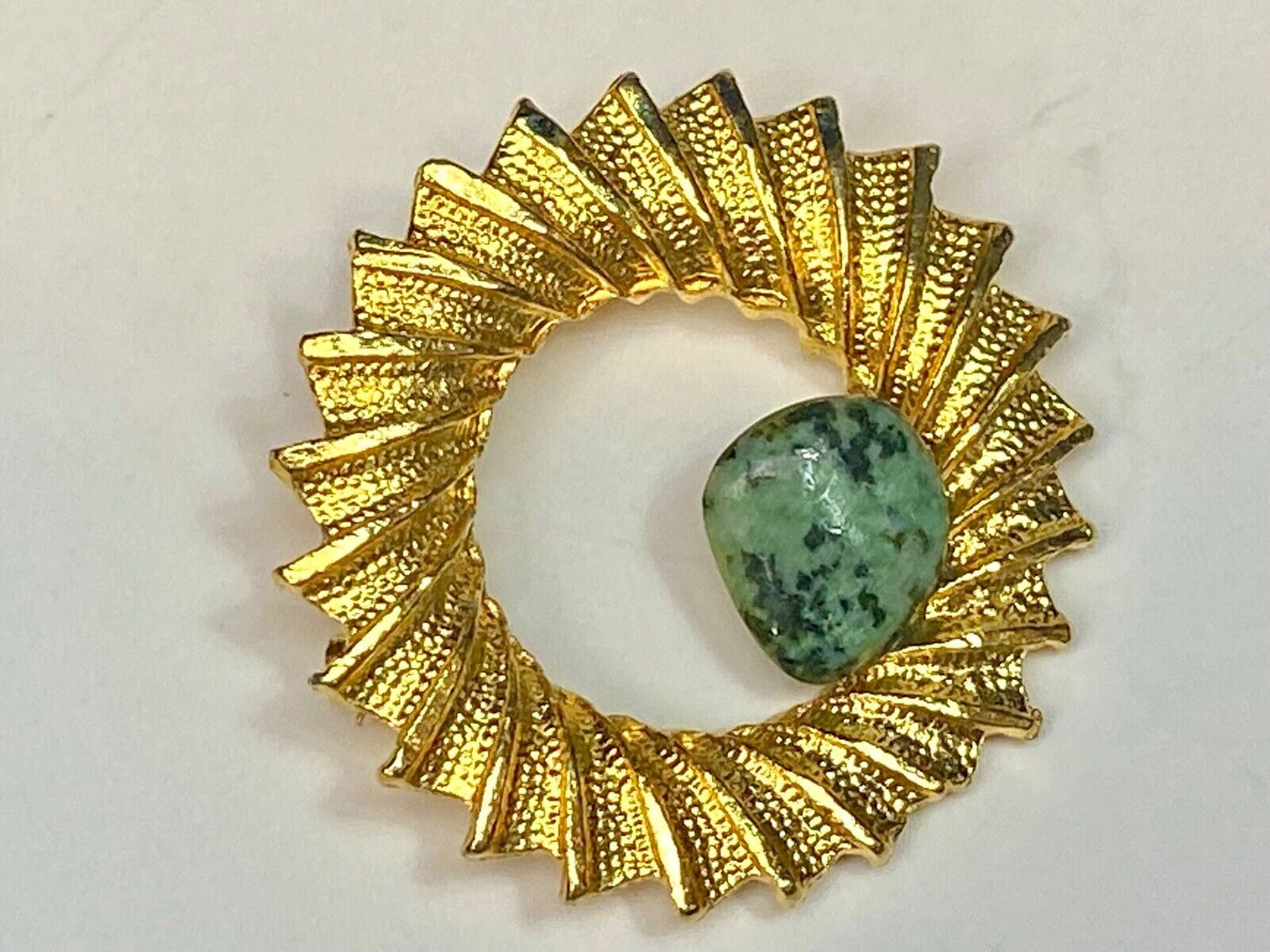 Vintage Dubarry Signed Sunburst Green Jade Stone Gold Tone Brooch Pin
