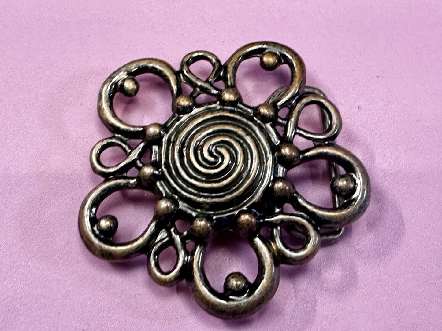 Beautiful Antique? Abstract Swirl Flower See-Through Hippy Vibe Belt Buckle