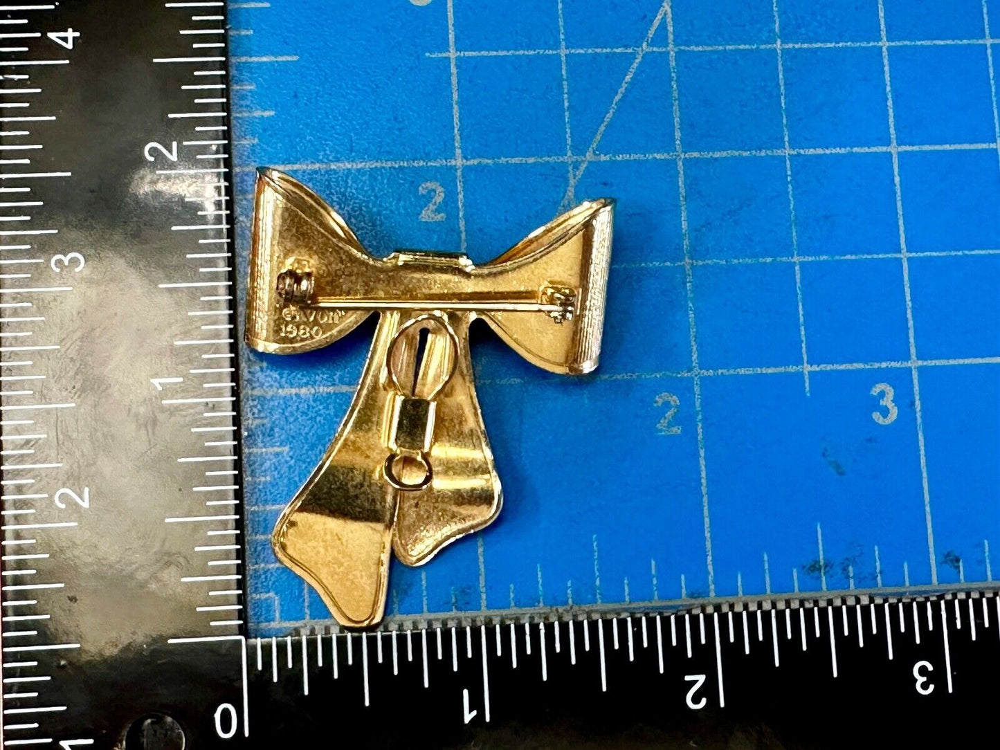 Adorable Holliday Bow - Avon signed gold tone brooch pin