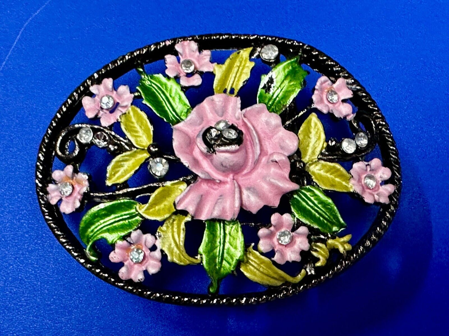 Beautiful Cutout Flower Themed See Through Rhinestone Accented Belt Buckle