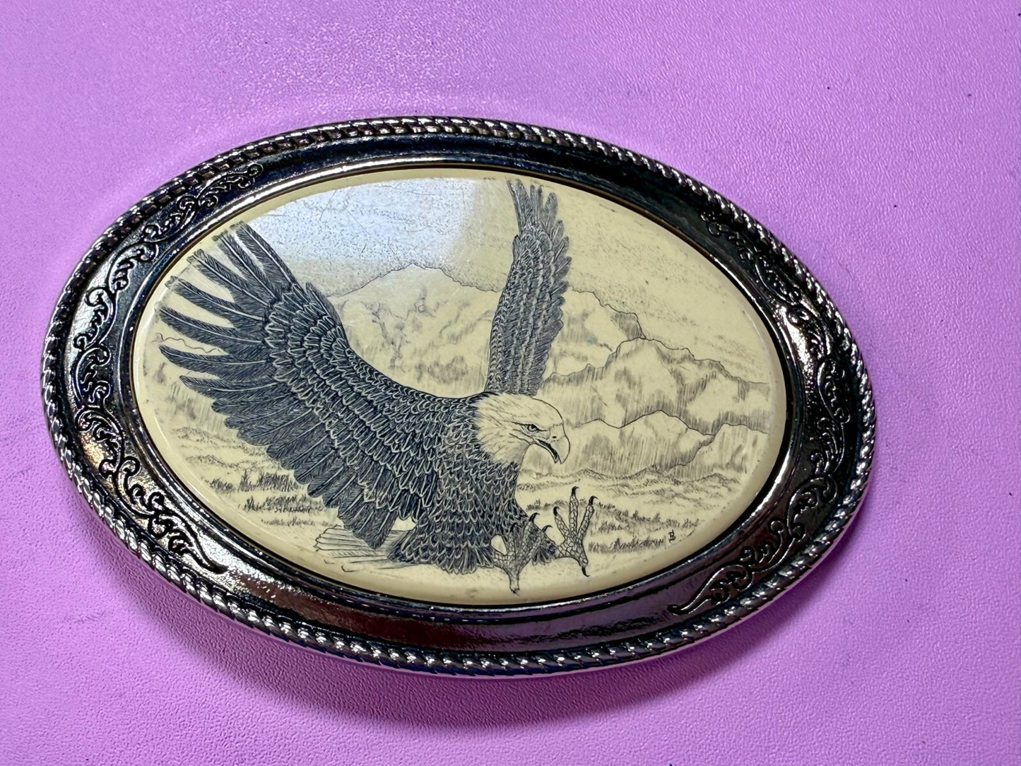 Bald EAGLE Spreading Wings Wildlife Scenery Scrimshaw Style Barlow Belt Buckle