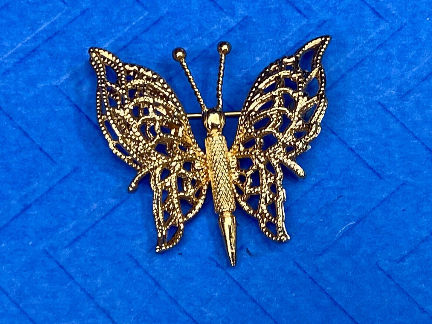 Vintage 1970'S Signed Monet Double-Wing Butterfly Gold Tone Brooch Pin