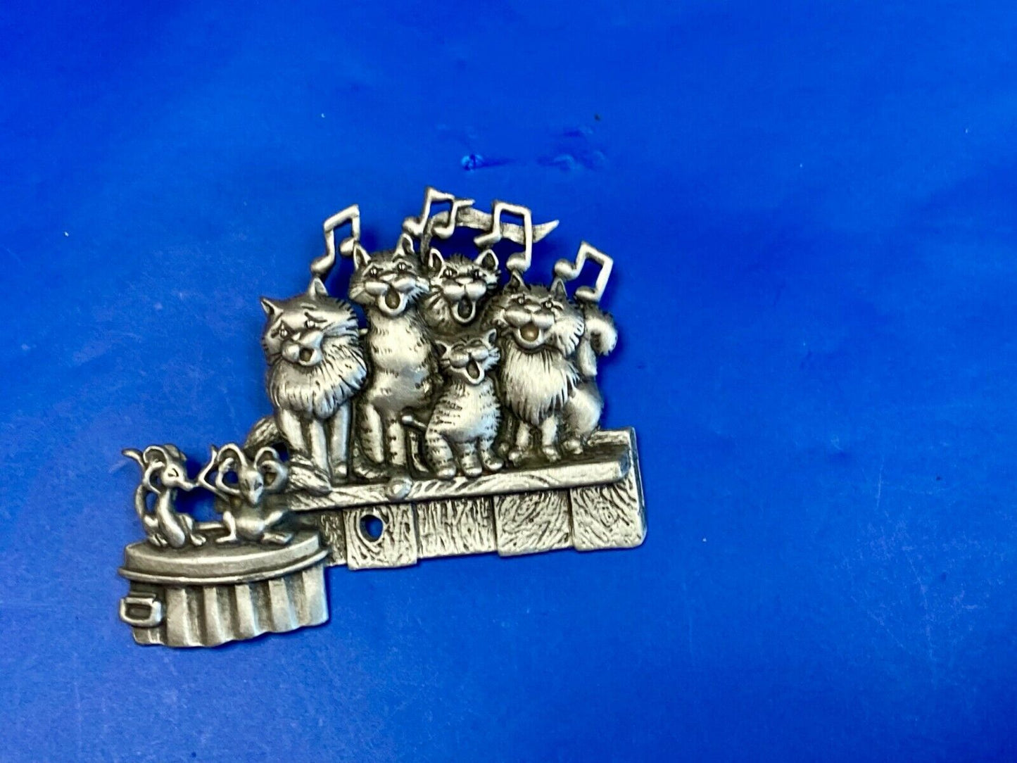 Adorable Cats And Mice - Cat And Mouse Cut Out Brooch Pin