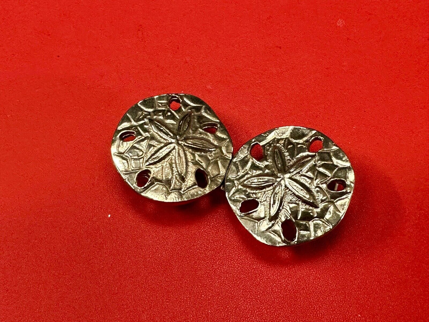 2" Sand Dollars - Vintage Two-piece interlocking gold tone belt buckle