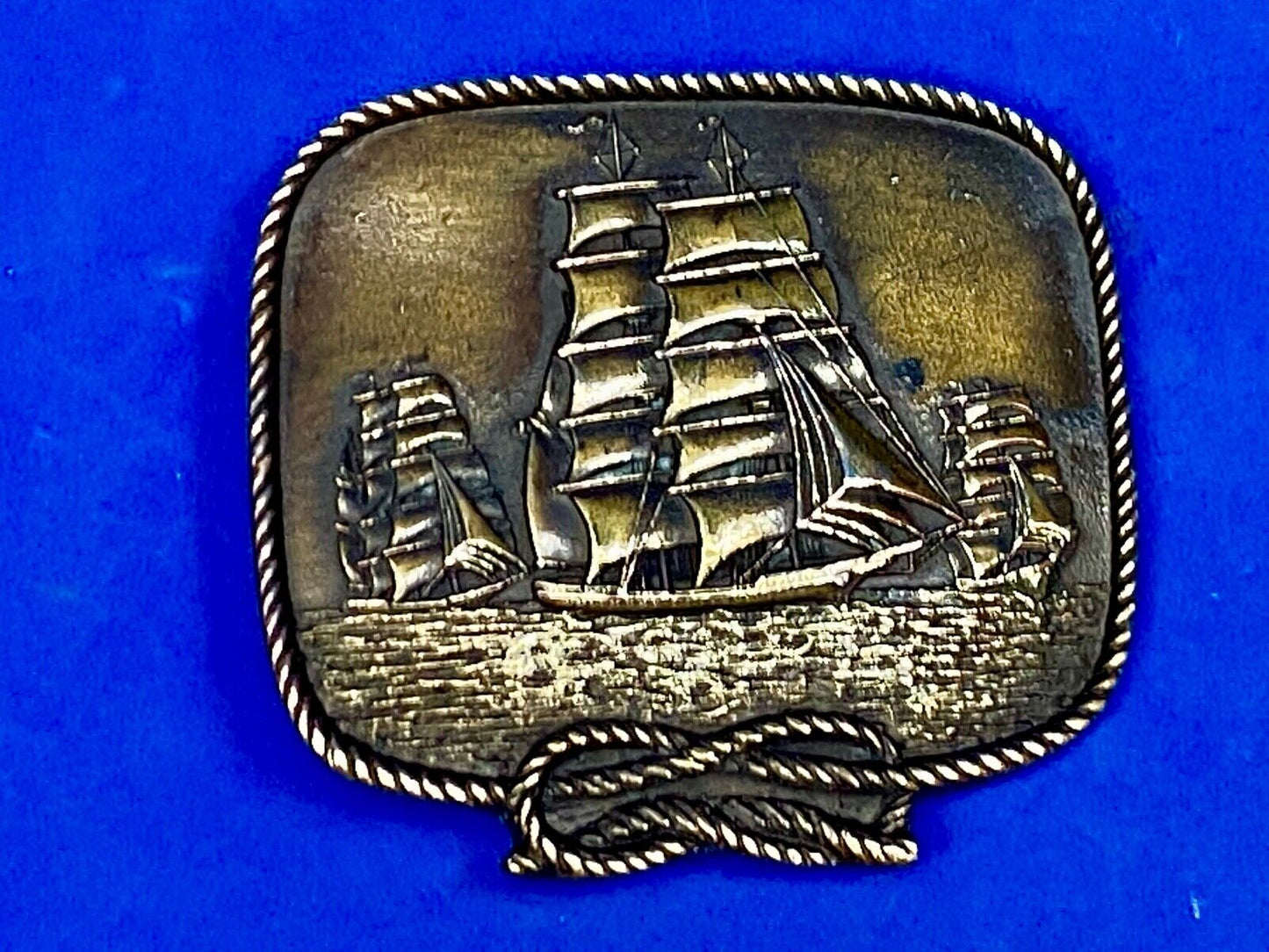 Beautiful 787 three sailboats with ornate ope boarder brass tone? belt buckle