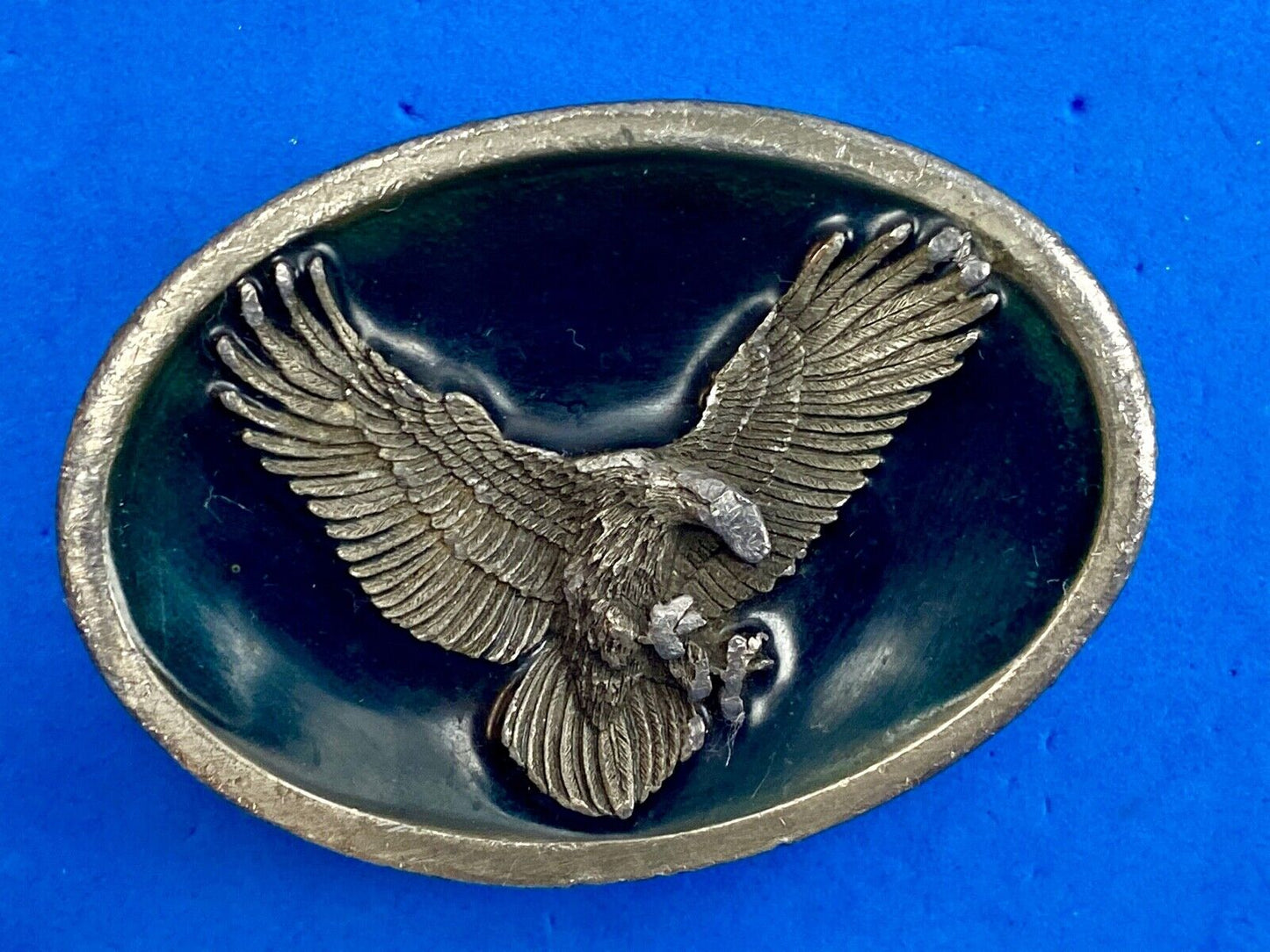 Vintage 1988 EAGLE FLYING HUNTING LANDING 3D BERGAMOT BUCKLE CO MAKER Z-45