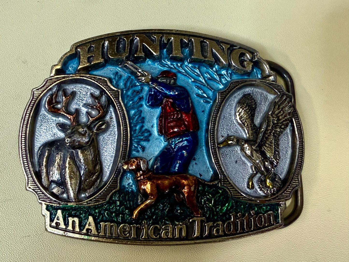 An American Tradition HUNTING Dog Duck Buck Deer Sportsman Vtg. 1986 Belt Buckle