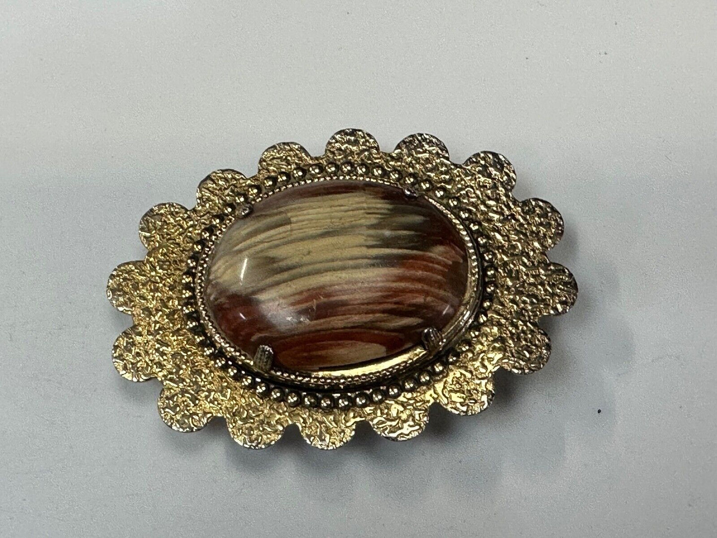 Beautiful Agate cabochon Red cab stone centerpiece on western belt buckle