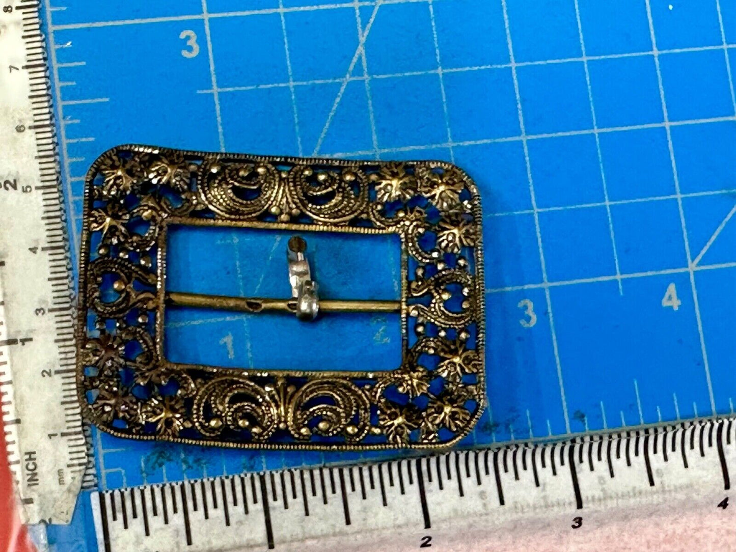 Beautiful antique silver color see through flower swirl belt buckle