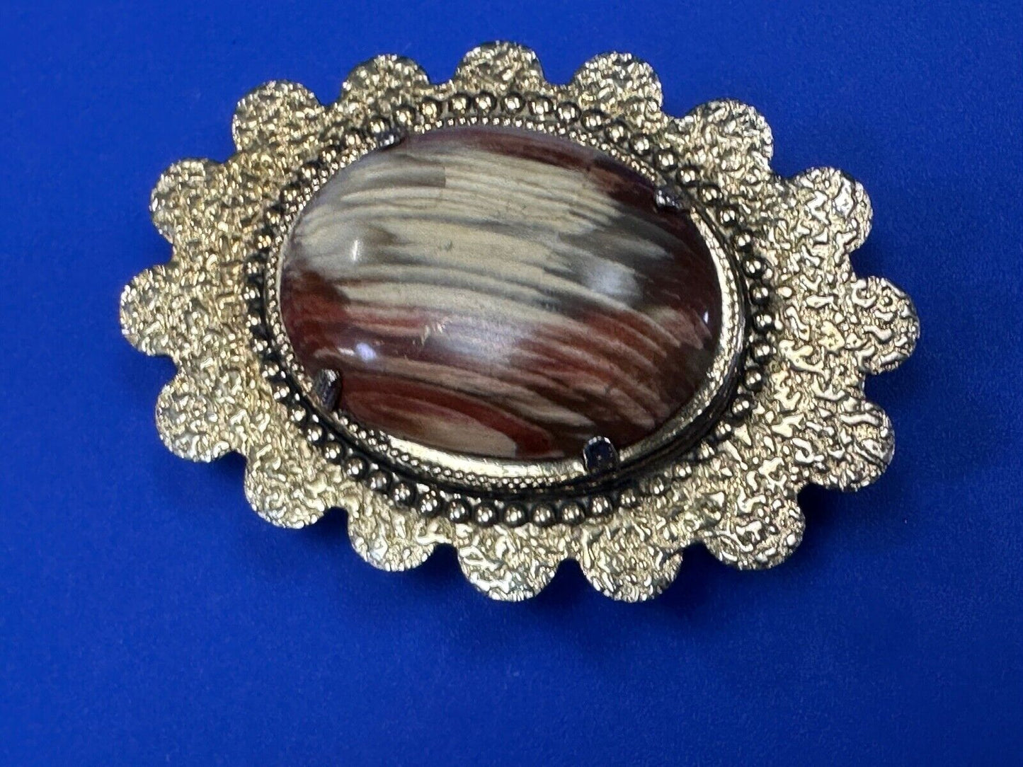 Beautiful Agate cabochon Red cab stone centerpiece on western belt buckle