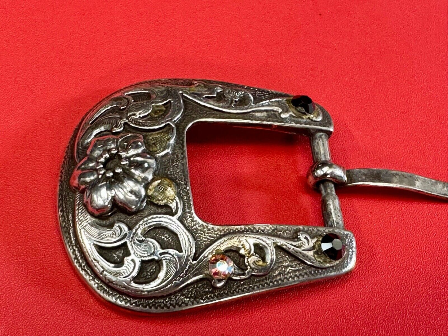 2" wide, silver tone ranger style cowgirls belt buckle