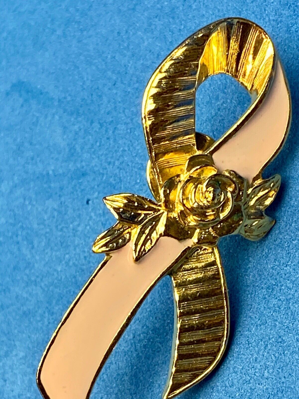 Avon Rose Ribbon Breast Cancer Light Pink Enamel Gold Tone Lapel Tie Brooch Pin