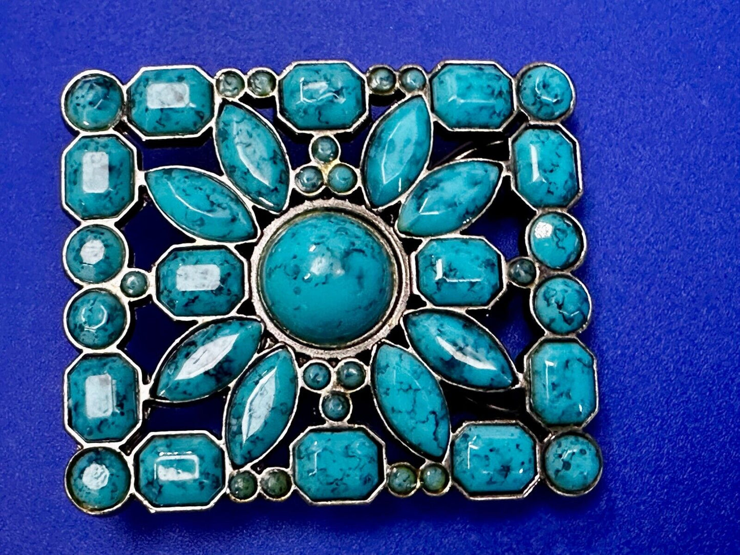 Beautiful Faux Flower Turquoise Stone Covered Hippie Vibe Western Belt Buckle