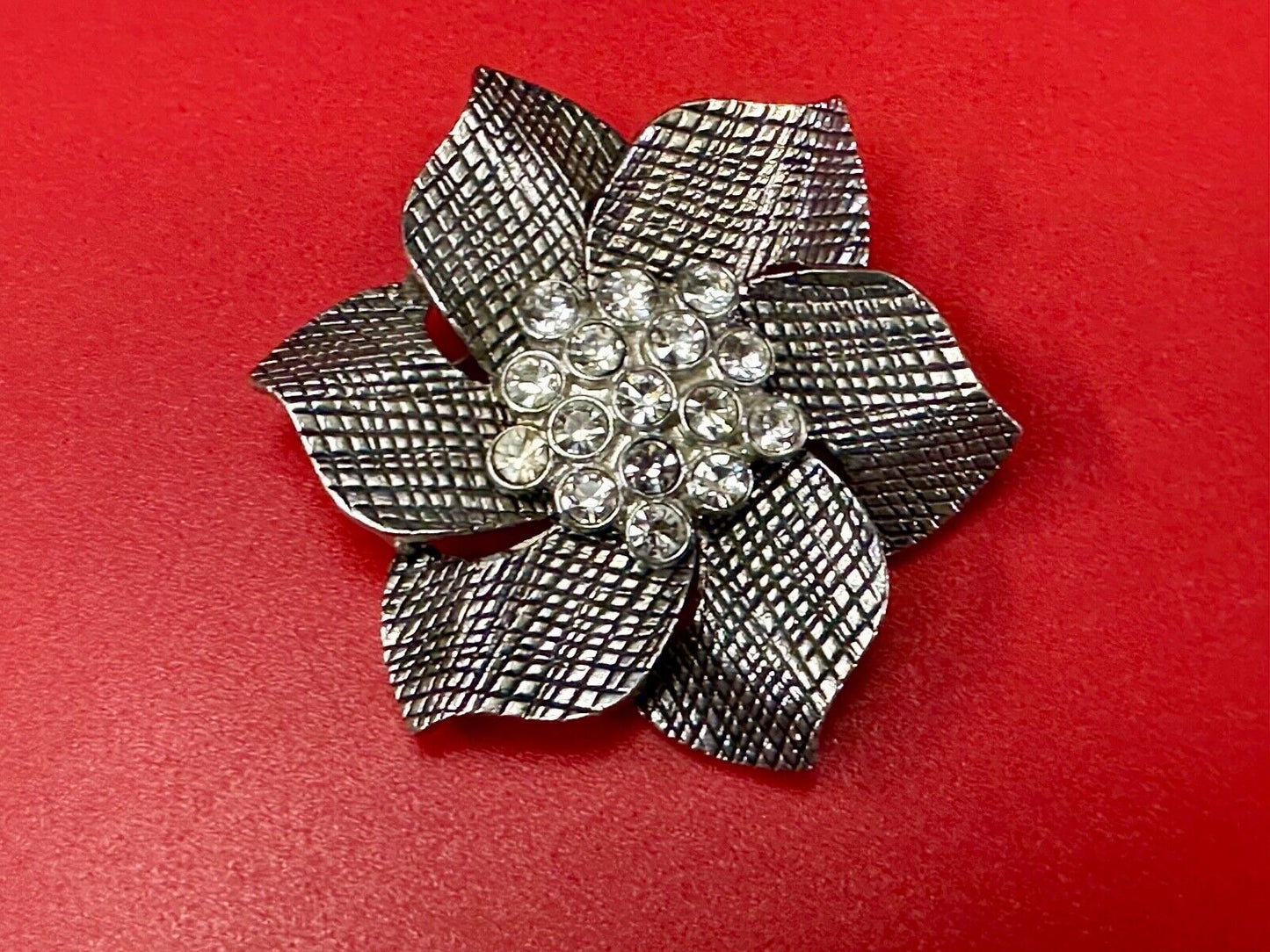 Adorable Figural BOW Premere Designs PD signed vintage brooch pin