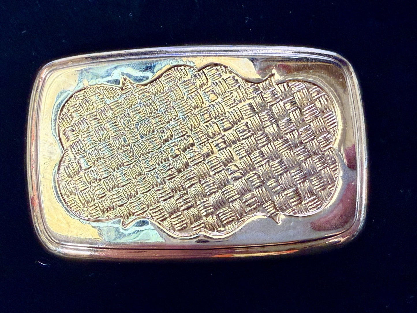 Basket Weave Mesh Pattern on Gold Color Western Style Belt Buckle