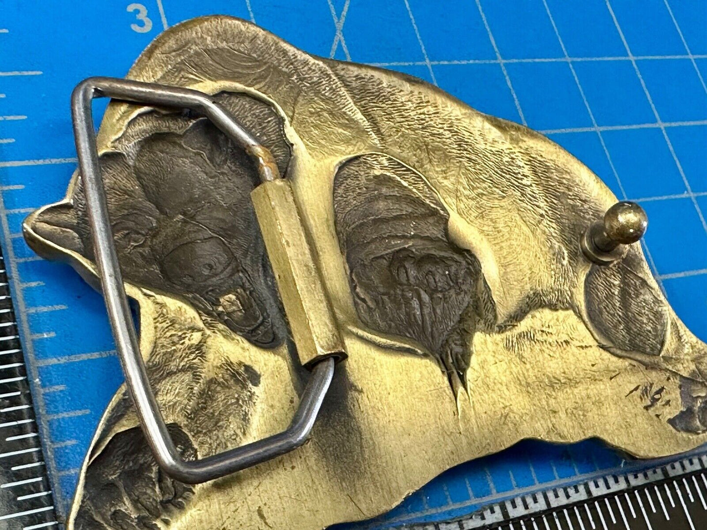 Attacking Grizzly BEAR - Paw reaching out 3D figural belt buckle