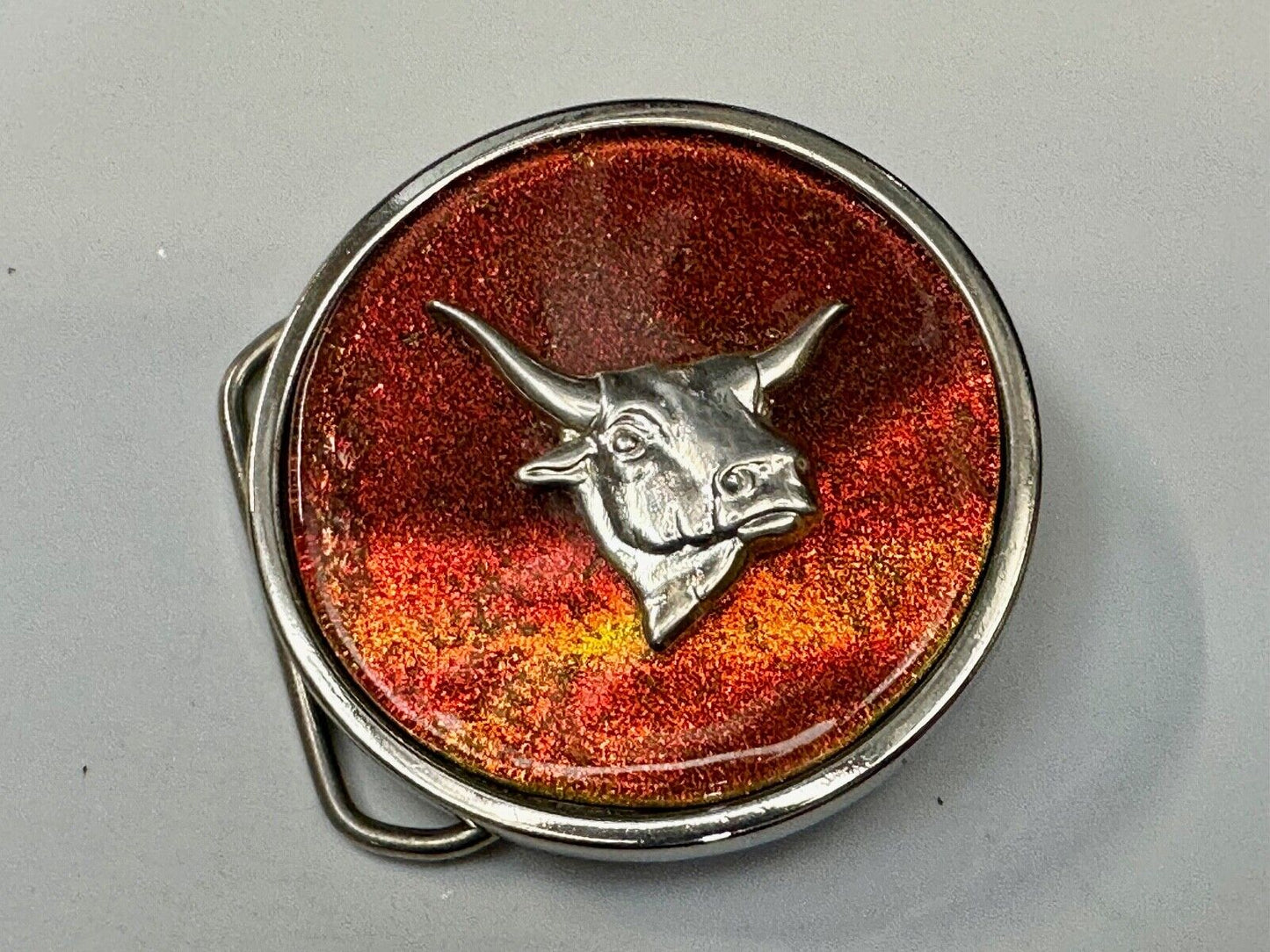 Texas Longhorn - Silver tone dimensional Steer on round retro red Belt Buckle